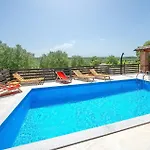Gorgeous In Σπίτι διακοπών Ladevci