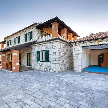 Vakantiehuis Stunning In With Wifi