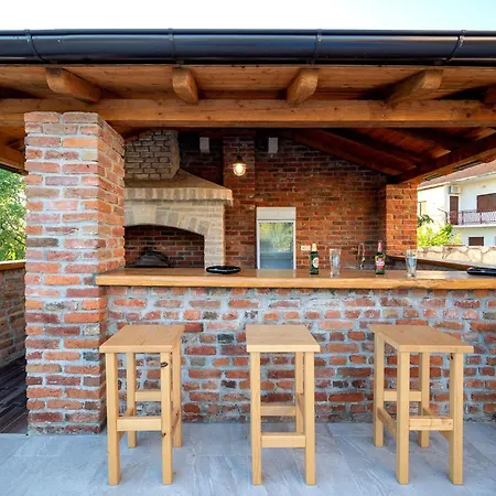 Stunning In With Wifi Vakantiehuis Ladevci